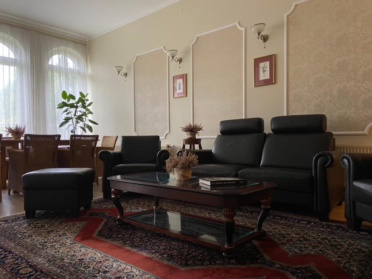 Karle Hotel Vitrupe エクステリア 写真